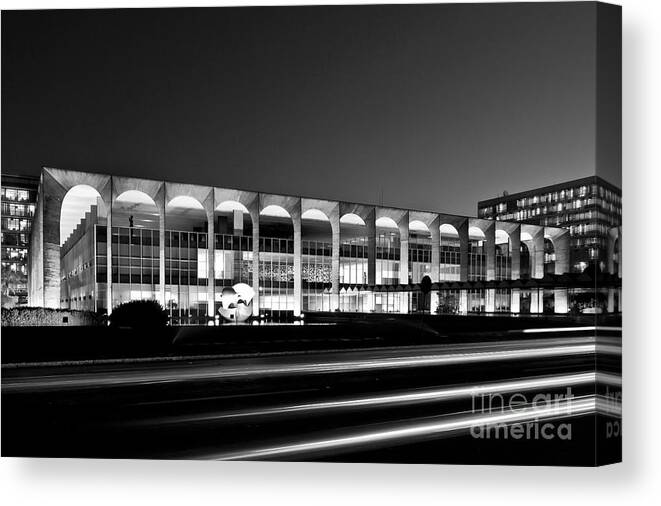 Brasil Canvas Print featuring the photograph Brasilia - Itamaraty Palace - Black and White by Carlos Alkmin