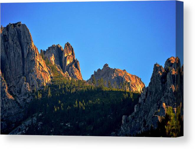 Castle Crags Canvas Print featuring the photograph Castle Crags Morning by Sandra Peery