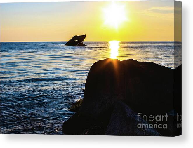 Cape May Canvas Print featuring the photograph Catching the Sun by Colleen Kammerer