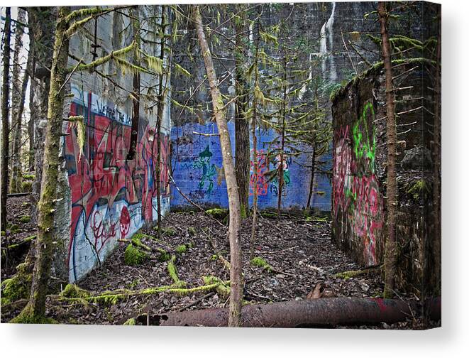 Abandoned Canvas Print featuring the photograph Central Hoist Interior by Cathy Mahnke