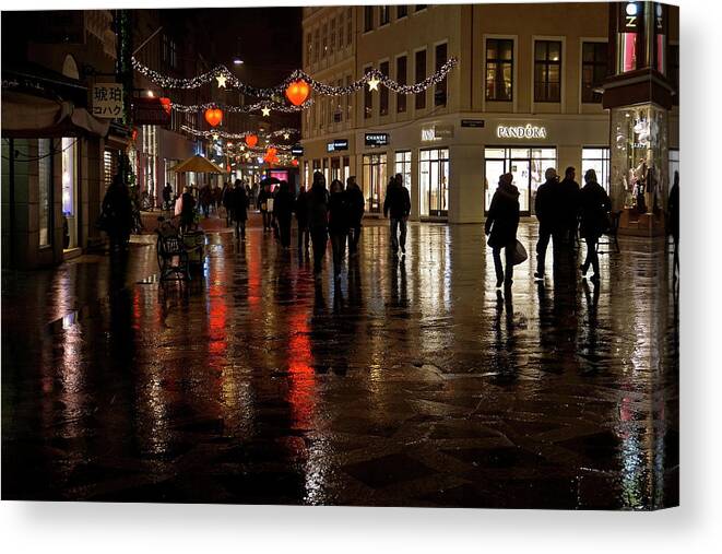 Christmas Canvas Print featuring the photograph Christmas Shopping by Inge Riis McDonald