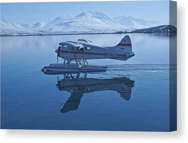 Dhc-2 Beaver Canvas Print featuring the digital art DHC-2 Beaver by Super Lovely