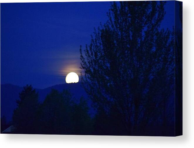 Evening Canvas Print featuring the photograph evening sky.....Spokane Washington by Jimmy Chuck Smith
