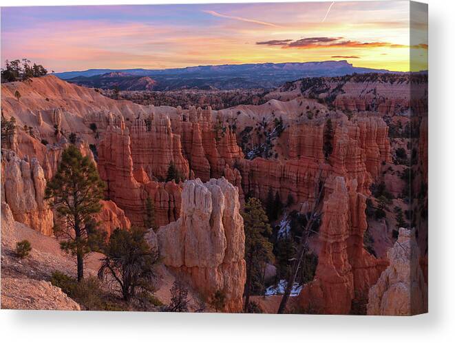 Bryce Canyon National Park Canvas Print featuring the photograph Fairyland Canyon Dawn by Jonathan Nguyen