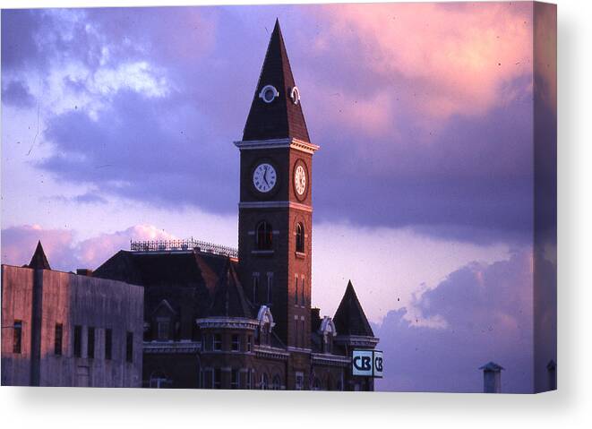  Canvas Print featuring the photograph Fayetteville Courthouse by Curtis J Neeley Jr