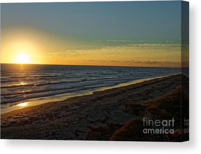Sunrise Canvas Print featuring the photograph First Light by Paul Mashburn