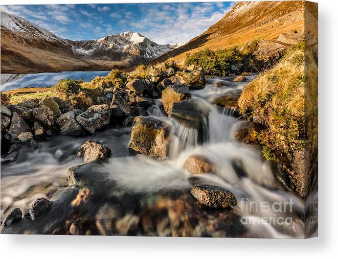 Llyn Ogwen Canvas Print featuring the photograph Glyder Fawr Mountains by Adrian Evans