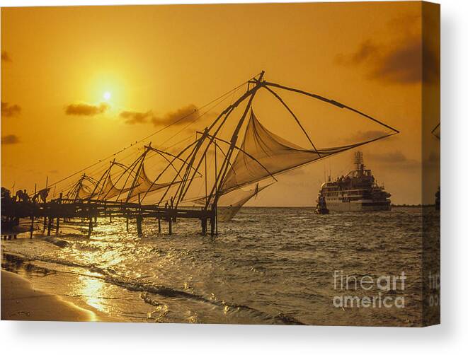Abenteuer Canvas Print featuring the photograph India Cochin by Juergen Held