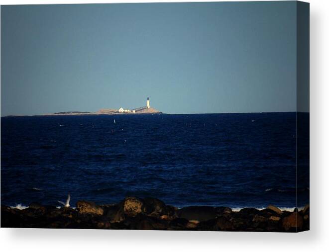 New Hampshire Canvas Print featuring the photograph Isle of Shoals from afar by Robert Morin