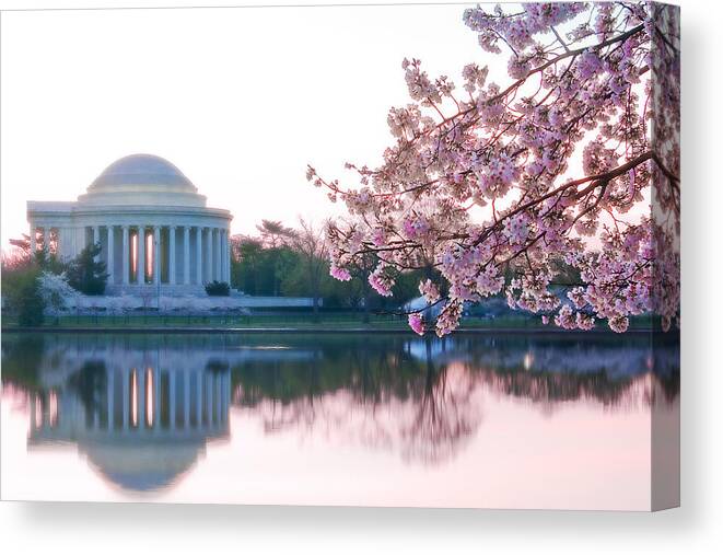 Thomas Jefferson Canvas Print featuring the photograph Jefferson at sunrise by Don Lovett