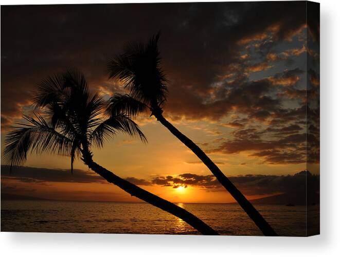 Photograph Canvas Print featuring the photograph Ka'anapali Beach Sunset by Kelly Wade