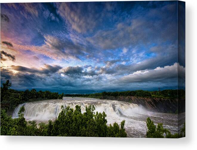Clouds Canvas Print featuring the photograph Nightfalls by Neil Shapiro