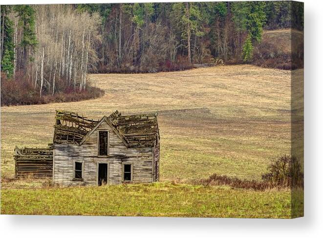 Old House Canvas Print featuring the photograph Old House off Gilmore by Loni Collins