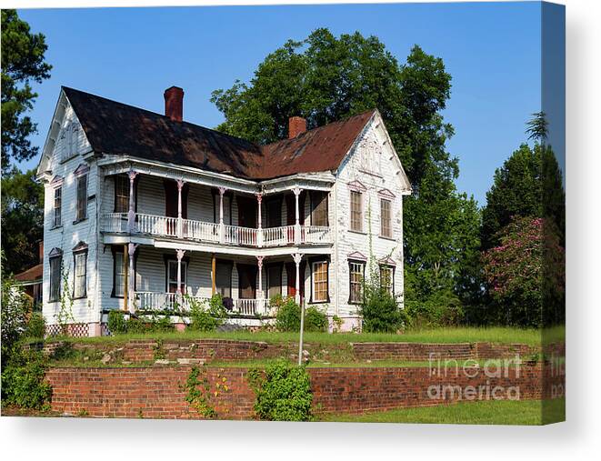 Shull House Canvas Print featuring the photograph Old Shull Mansion by Charles Hite