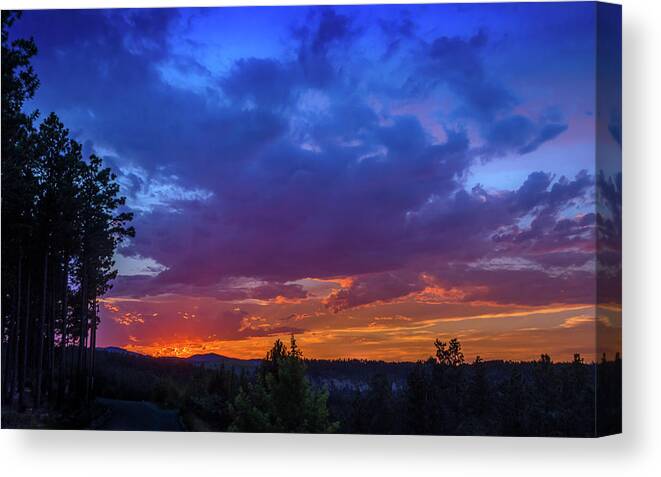 Sunset Canvas Print featuring the photograph Quartz Canyon Sunset by Greni Graph