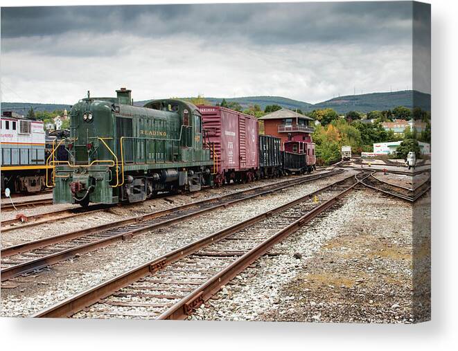 Reading Locomotive 467 Canvas Print featuring the photograph Reading Locomotive 467 by Kristia Adams