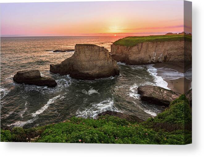 Af-s Nikkor 14-24mm F2.8g Ed Canvas Print featuring the photograph Shark Fin Cove Sunset by John Hight