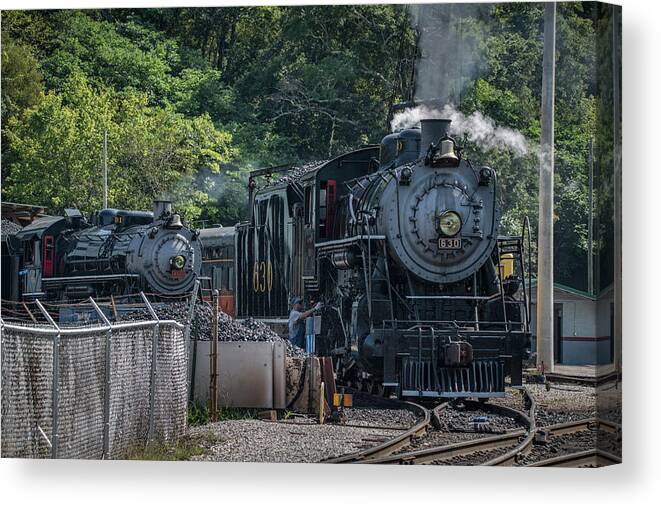 Landscape Canvas Print featuring the photograph Southern 4501 and 630 at shops in Chattanooga TN by Jim Pearson