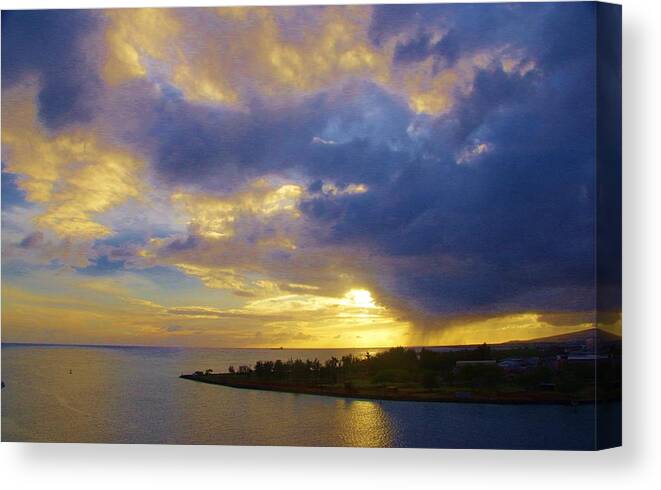 Hilo Canvas Print featuring the photograph Sun on Hilo by Phyllis Spoor