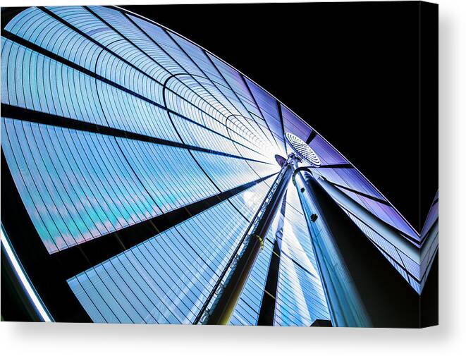Sky Canvas Print featuring the photograph The Seattle Great Wheel by Pelo Blanco Photo