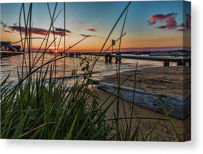 Sunset Canvas Print featuring the photograph Tonights sunset by Joe Holley