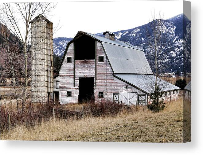 Barn Canvas Print featuring the photograph Vintaged Red Barn by Athena Mckinzie