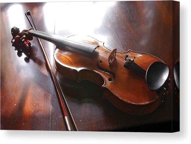 Violin Canvas Print featuring the photograph Violin on table by Steve Somerville