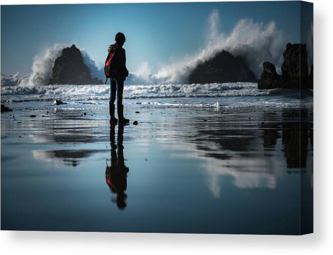 America Canvas Print featuring the photograph Watching the raging ocean waves by William Lee