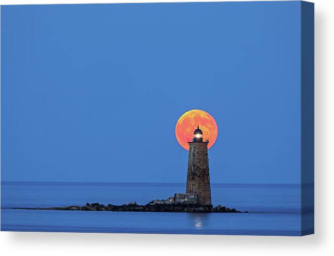 Whaleback Lighthouse Canvas Print featuring the photograph Whaleback Lighthouse with Buck Full Moon by Juergen Roth