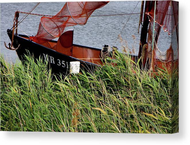 Enkhuizen Canvas Print featuring the photograph Zuiderzee Boat by KG Thienemann