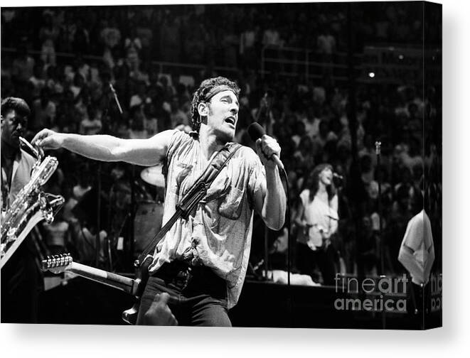 1980-1989 Canvas Print featuring the photograph Bruce Springsteen In Detroit #1 by The Estate Of David Gahr