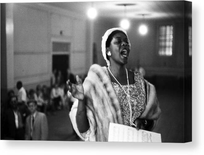Singer Canvas Print featuring the photograph Dinah Washington Sings At A Church #1 by Michael Ochs Archives