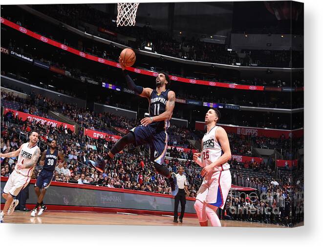 Nba Pro Basketball Canvas Print featuring the photograph Memphis Grizzlies V Los Angeles Clippers by Andrew D. Bernstein
