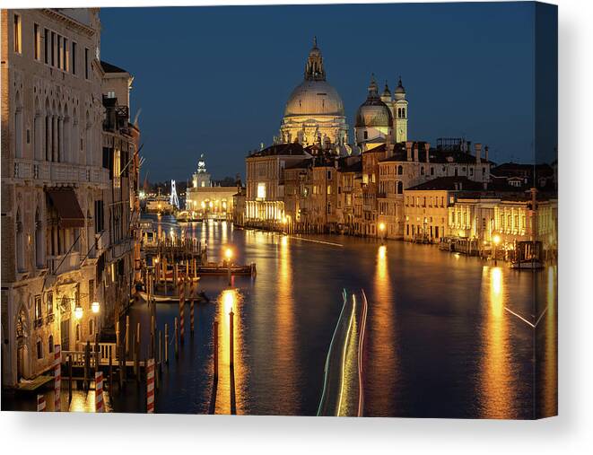 Basc Canvas Print featuring the photograph Evening light in Venice #3 by Sue Leonard