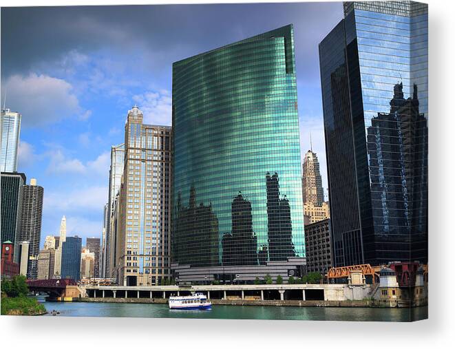 Apartment Canvas Print featuring the photograph Chicago Financial District #3 by Pawel.gaul