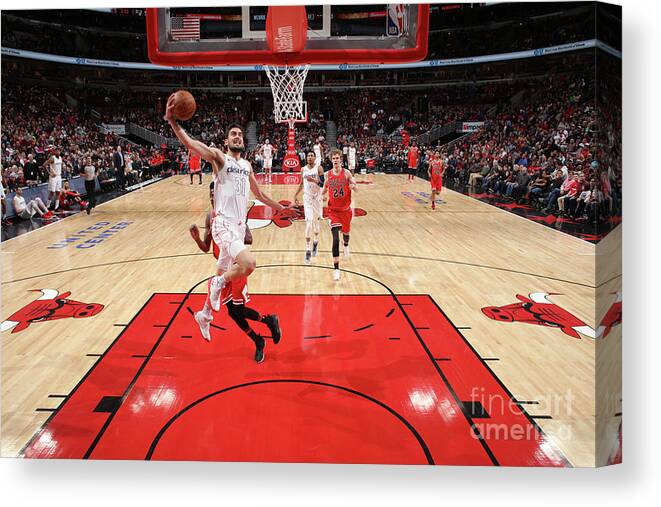 United Center Canvas Print featuring the photograph Washington Wizards V Chicago Bulls by Gary Dineen