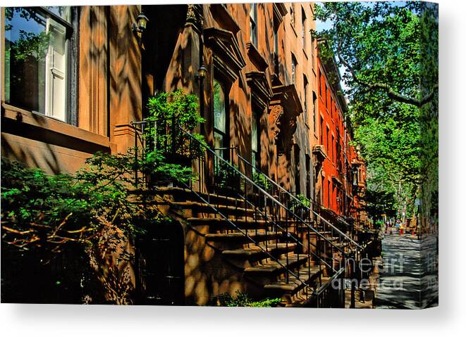 Brooklyn Heights Canvas Print featuring the photograph Brooklyn Heights Summer No.3 - A New York Impression by Steve Ember