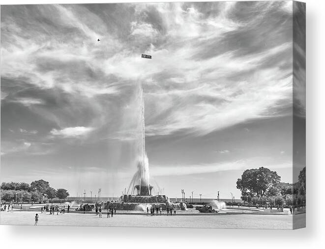 Chicago Canvas Print featuring the photograph Buckingham Fountain in Chicago by Jim Hughes