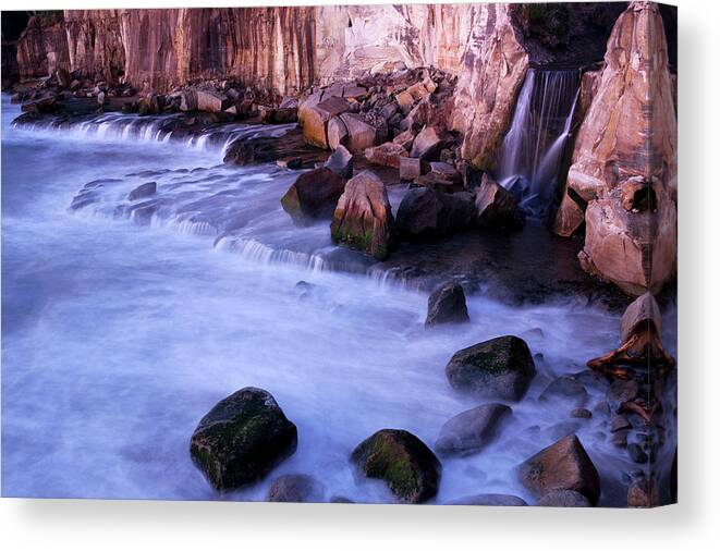 Scenics Canvas Print featuring the photograph Edge by Isogawyi