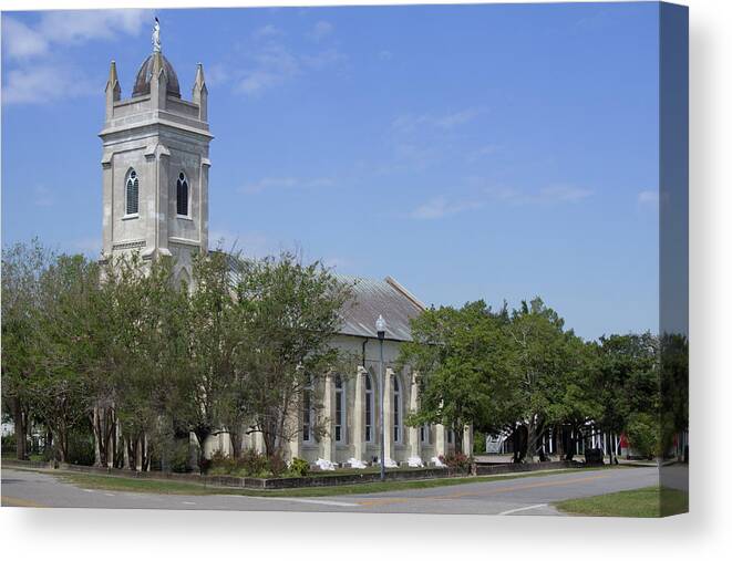 Sullivan Canvas Print featuring the photograph Island church by Darrell Foster