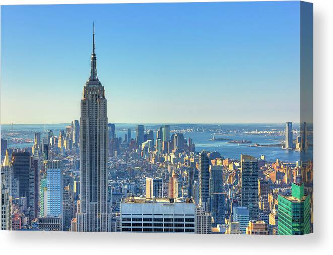 Lower Manhattan Canvas Print featuring the photograph Morning In Mahattan, Nyc by Pawel.gaul