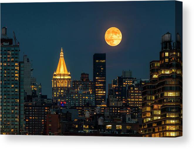 Nyc Skyline Canvas Print featuring the photograph NY Life Building Full Moon by Susan Candelario