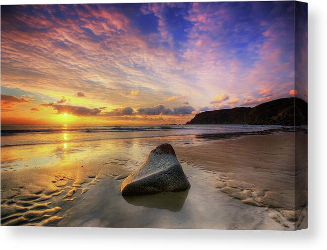 Scenics Canvas Print featuring the photograph Open Your Eyes by Haaghun