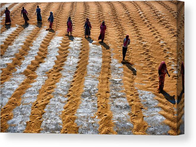 India Canvas Print featuring the photograph People At Work by Avishek Das