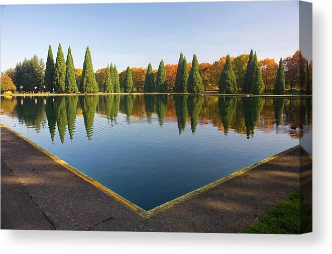 Scenics Canvas Print featuring the photograph Pond In Eastmorland Park, Portland by Design Pics/craig Tuttle