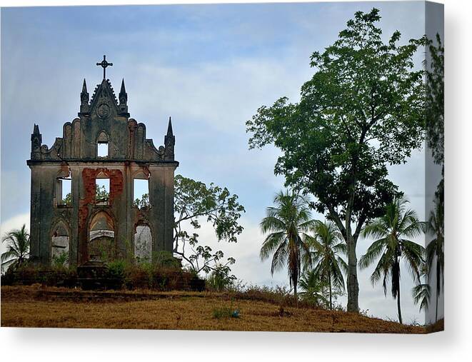 Tranquility Canvas Print featuring the photograph Ruins by Ricardo Torres