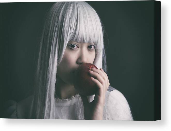 Apple Canvas Print featuring the photograph Snow White by 7 Flavor C/p