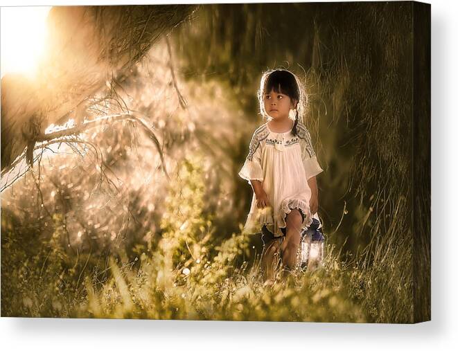 Lights Canvas Print featuring the photograph Sparkling Girl by Despird Zhang