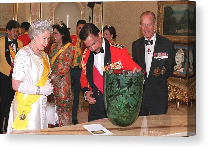 Royalty Canvas Print featuring the photograph State Visit To Brunei 1998 by Julian Parker