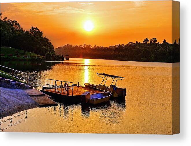 Tranquility Canvas Print featuring the photograph Sunset @ Macritchie Reservoir by Wsboon Images